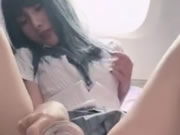 超級正妹在飛機上擺開小穴自慰